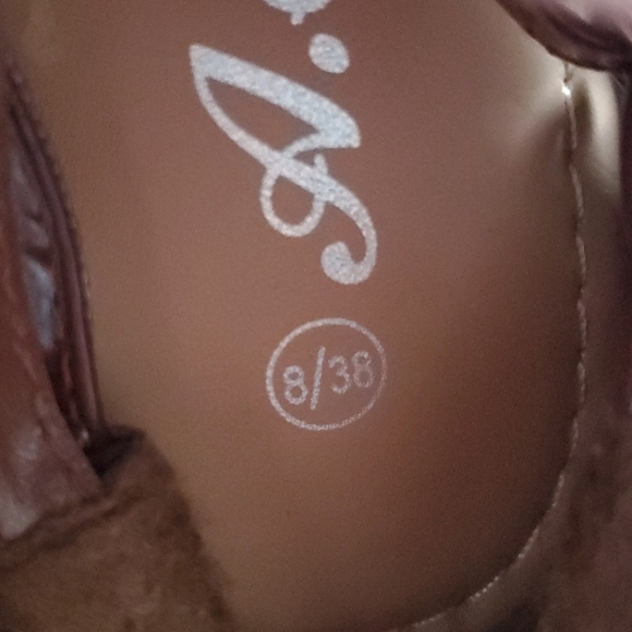 New sandles - Picture 4 of 4